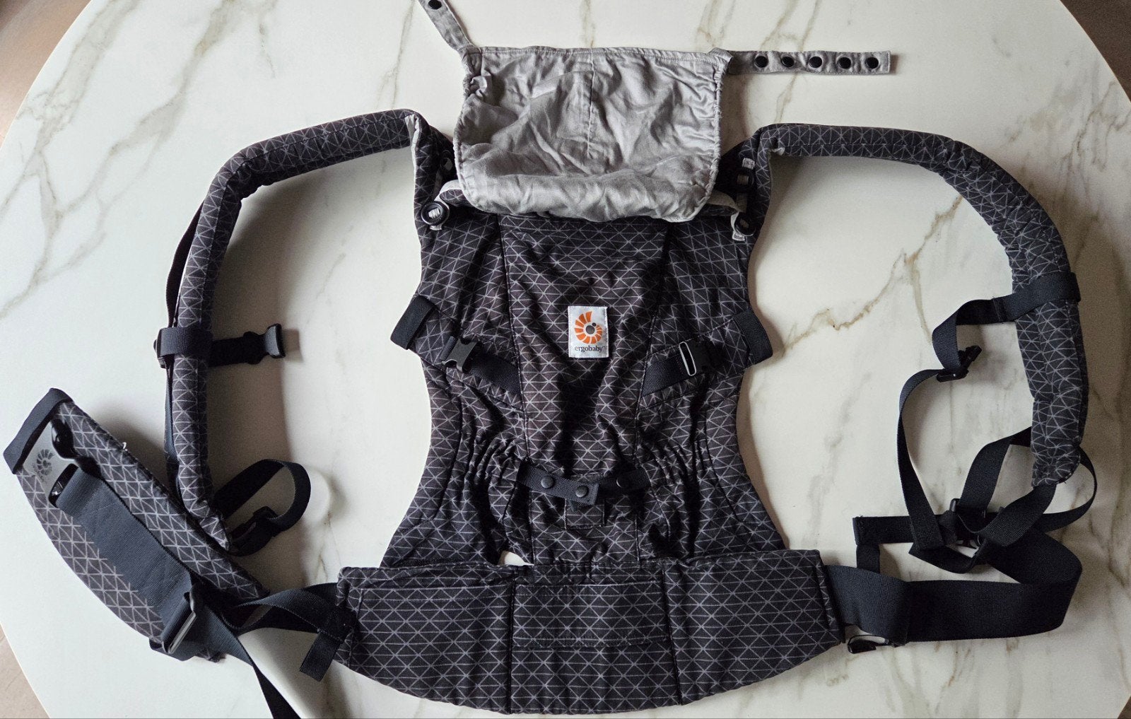 Ergobaby draagzak adapt GeoBlack, Kinderen en Baby's, Babydragers en Draagdoeken, Overige merken, Buik of Rug, Ophalen of Verzenden
