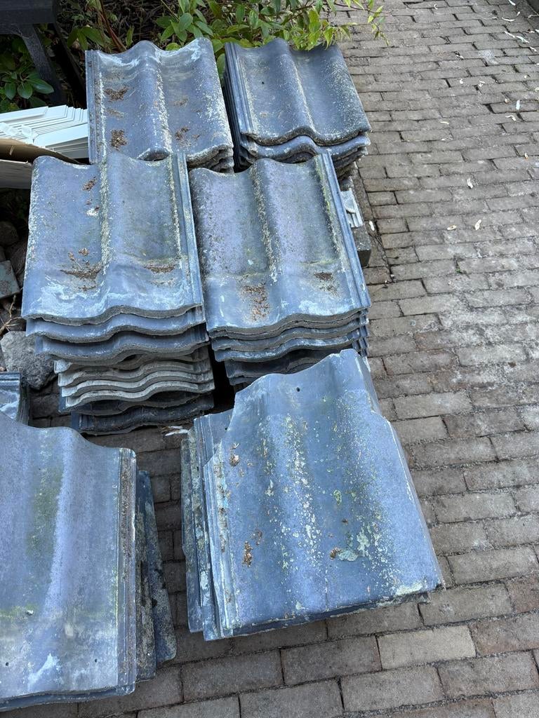 Donkergrijze dakpannen (ca. 90 stuks) incl hoekpannen, Ophalen, Gebruikt, Steen of Klei, 5 tot 10 m²