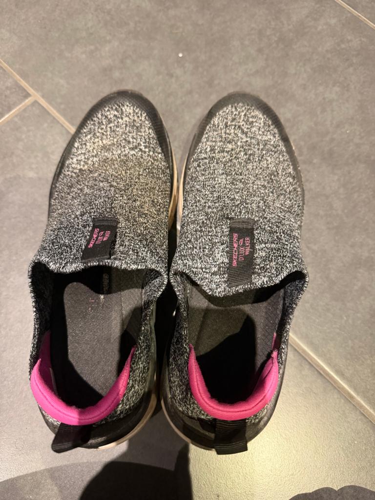 Skechers D'Lux Walker Sportschoenen - Maat 38, Sportschoenen, Ophalen of Verzenden, Grijs, Gedragen