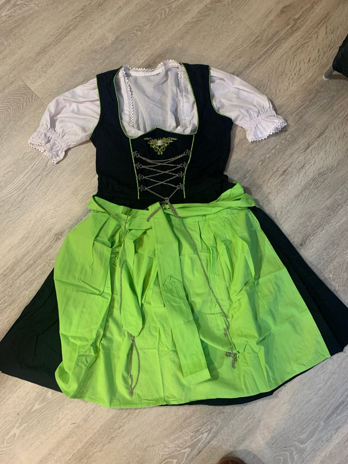 Zwarte Dirndl Haus Huberts met accessoires - Maat 38, Maat 38/40 (M), Ophalen of Verzenden, Overige thema's, Kleding