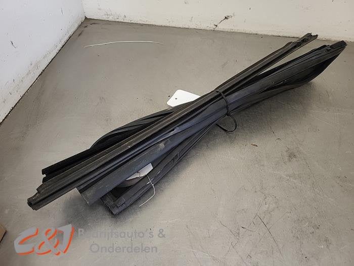 Portierrubber 4Deurs links-achter van een Ford Ranger, Gebruikt, -, -, Ophalen of Verzenden