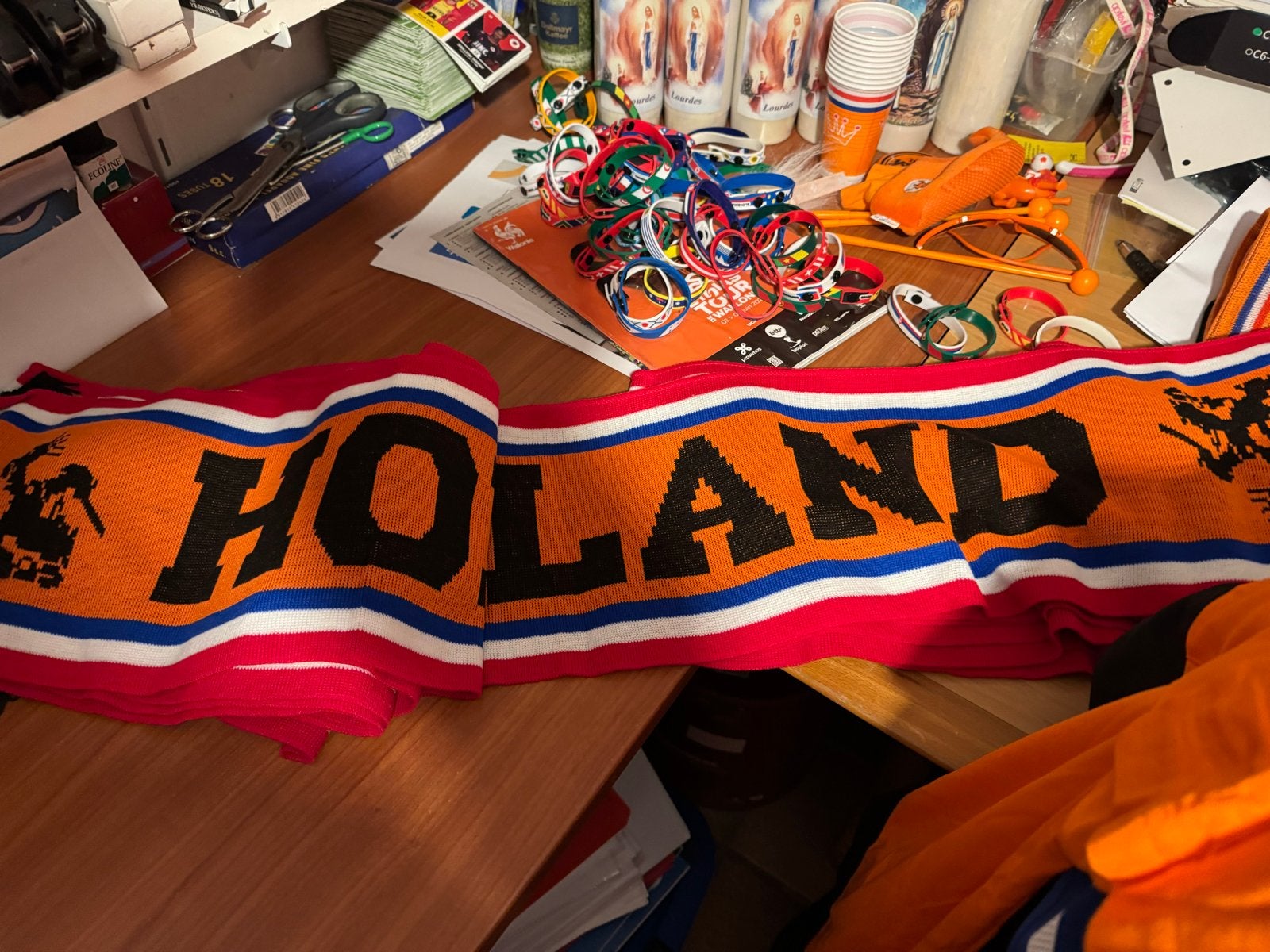 10x Oranje WK Voetbal Sjaals Nederland Elftal, Kleding | Dames, Mutsen, Sjaals en Handschoenen, Ophalen of Verzenden, Nieuw, Sjaal