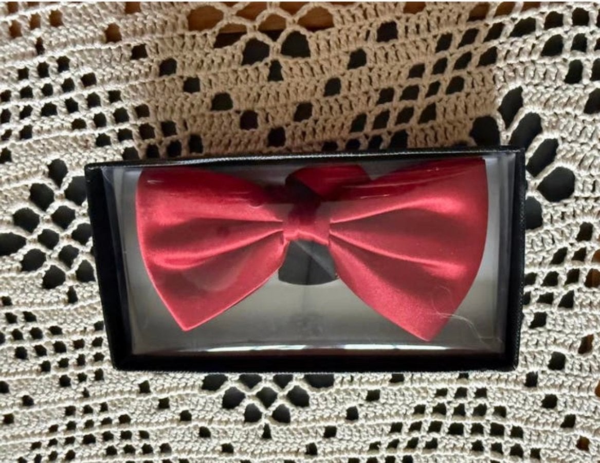Vlinderstrik rood  nieuw, Ophalen of Verzenden, Zo goed als nieuw, Zwart