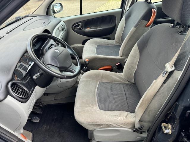 Renault Scénic 1.6-16V Expression Sport, '02, 162000 km, ja, Gebruikt, 1225 kg, 4 cilinders, Origineel Nederlands