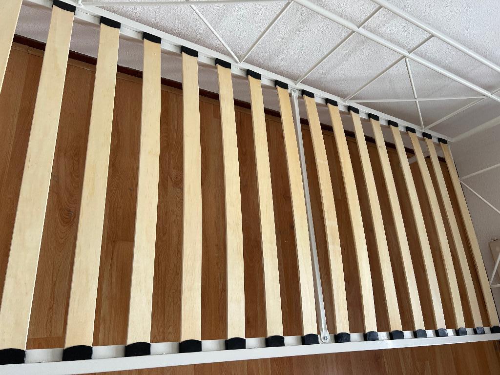 Bed 1 persoons wit metaal, Kinderen en Baby's, Kinderkamer | Bedden, 85 tot 100 cm, Zo goed als nieuw, 180 cm of meer, Ophalen