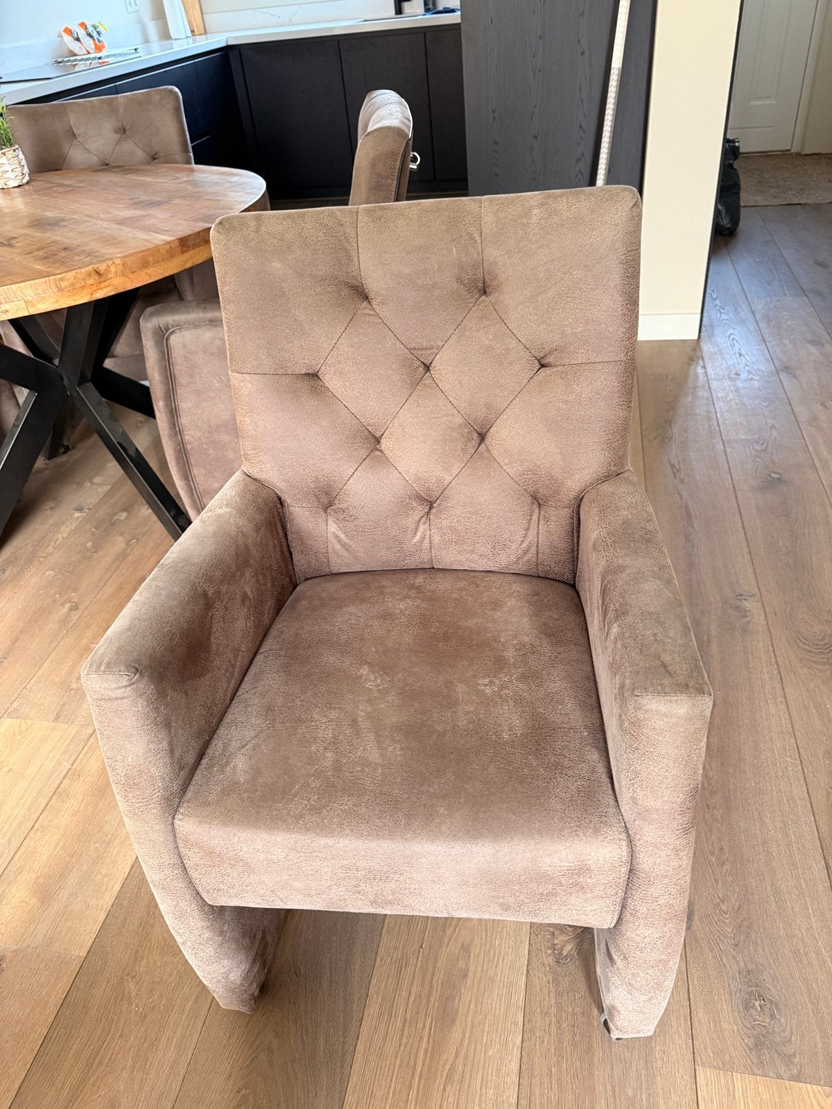 4 Suede Eetkamerstoelen, Huis en Inrichting, Stoelen, Ophalen, Bruin, Leer, Zo goed als nieuw