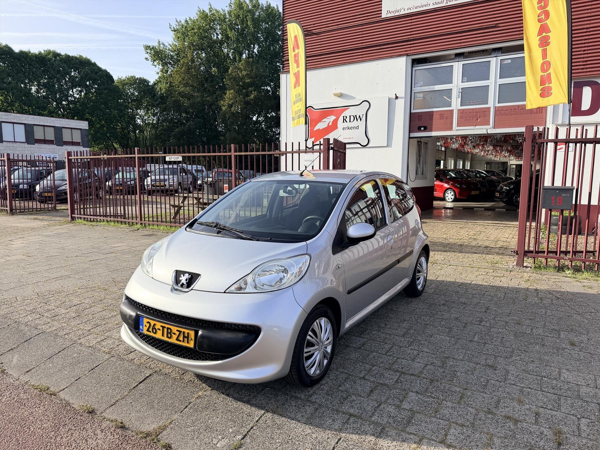 Peugeot 107 1.0 12V 68PK Automaat 5D Airco, Auto's, Automaat, Gebruikt, Elektrische ramen, 4 stoelen