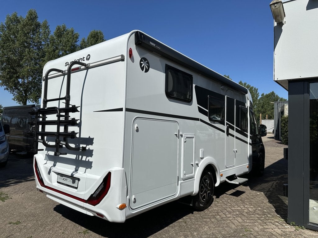 Sunlight V67S Black Edition, Caravans en Kamperen, Standaard zit, Sunlight, Ringverwarming, Koelkast