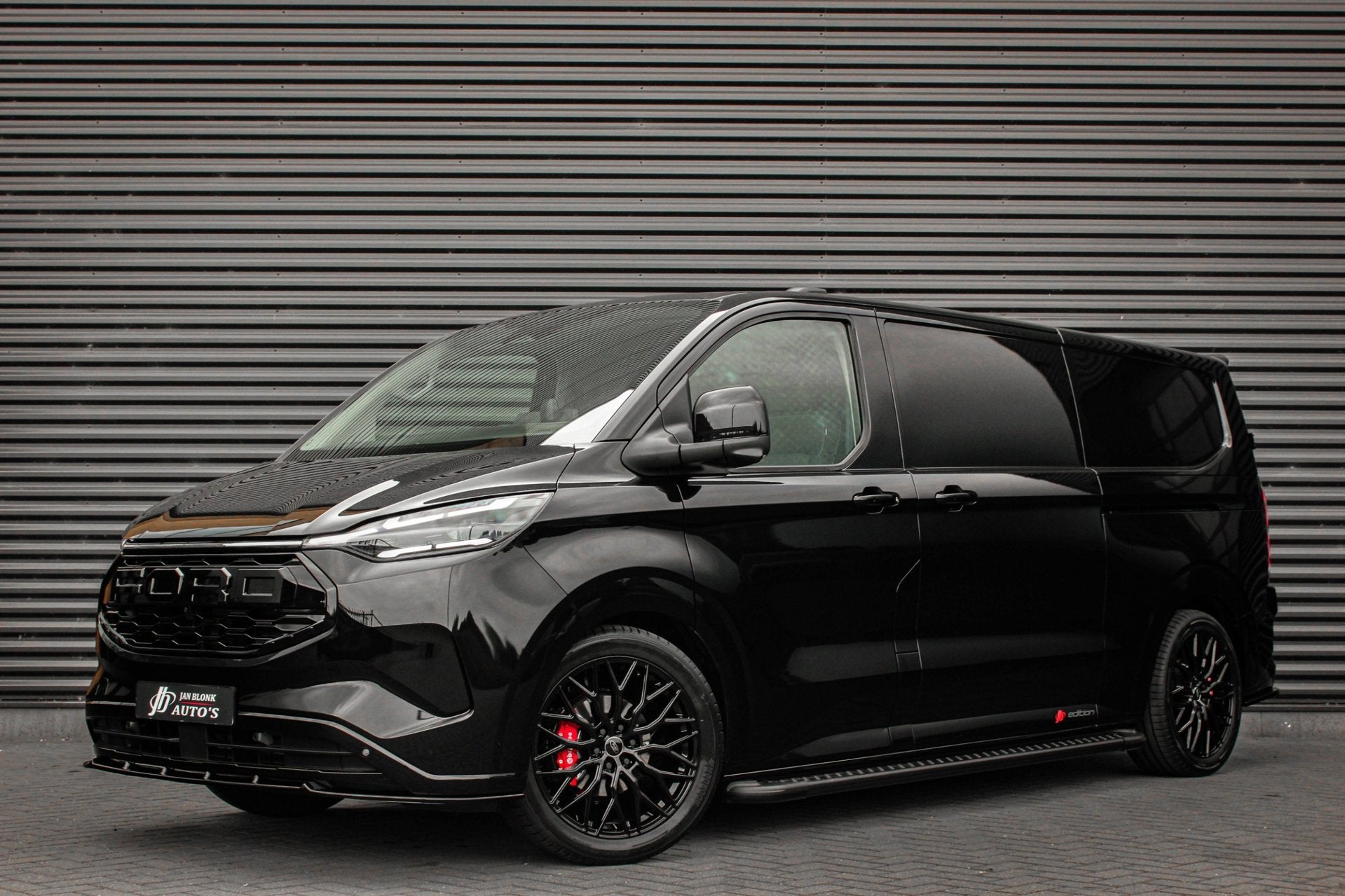 Ford E-Transit Cust. 340 L2H1 Limited 71 kWh 218PK / RAPTOR, Automaat, Achterwielaandrijving, Zwart, Zwart