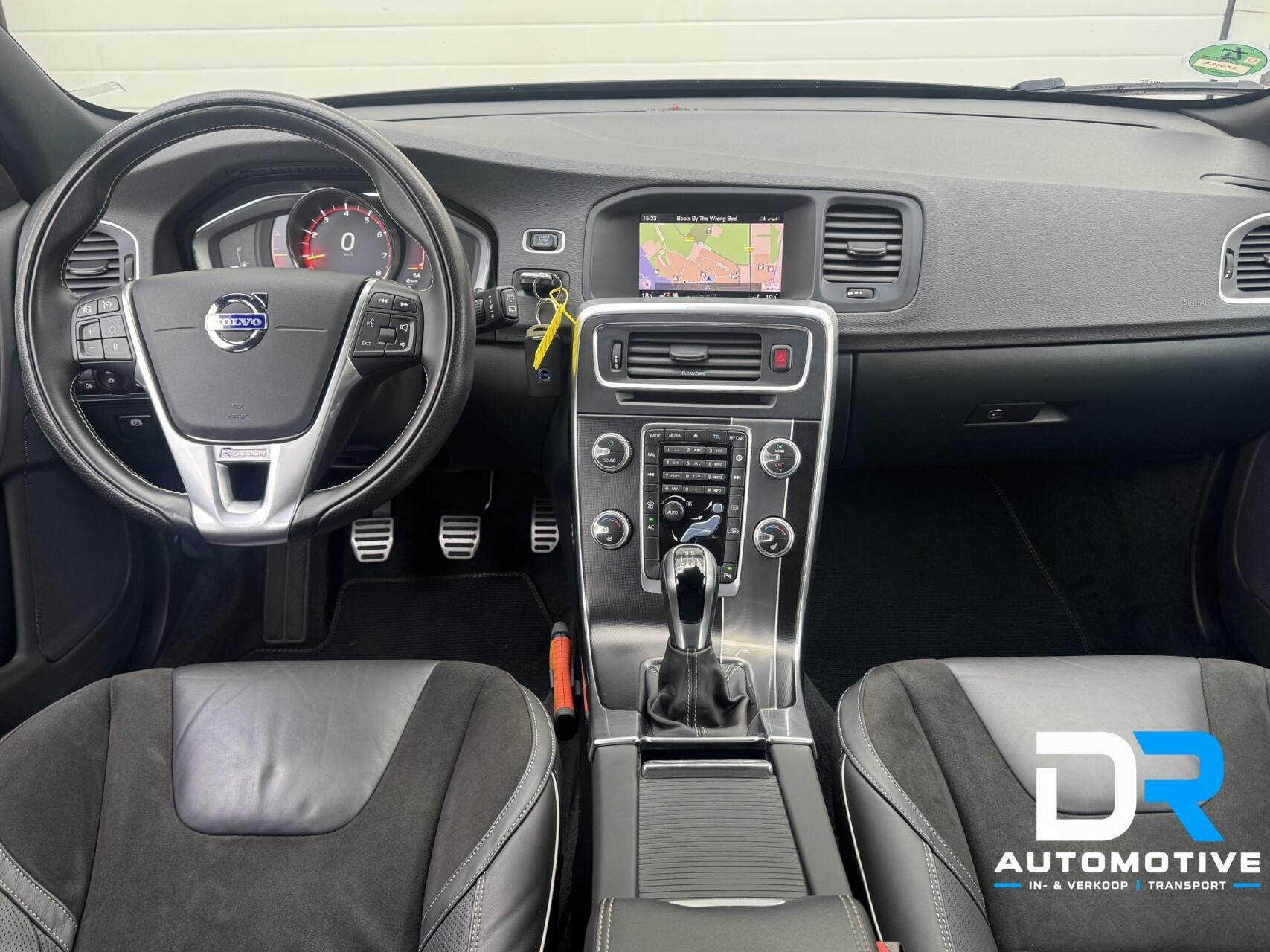 Volvo V60 2.0 T4 Business Sport R-Design|ALCANTARA|STOELVERW, Auto's, Dealer onderhouden, Gebruikt, 1969 cc, Alcantara