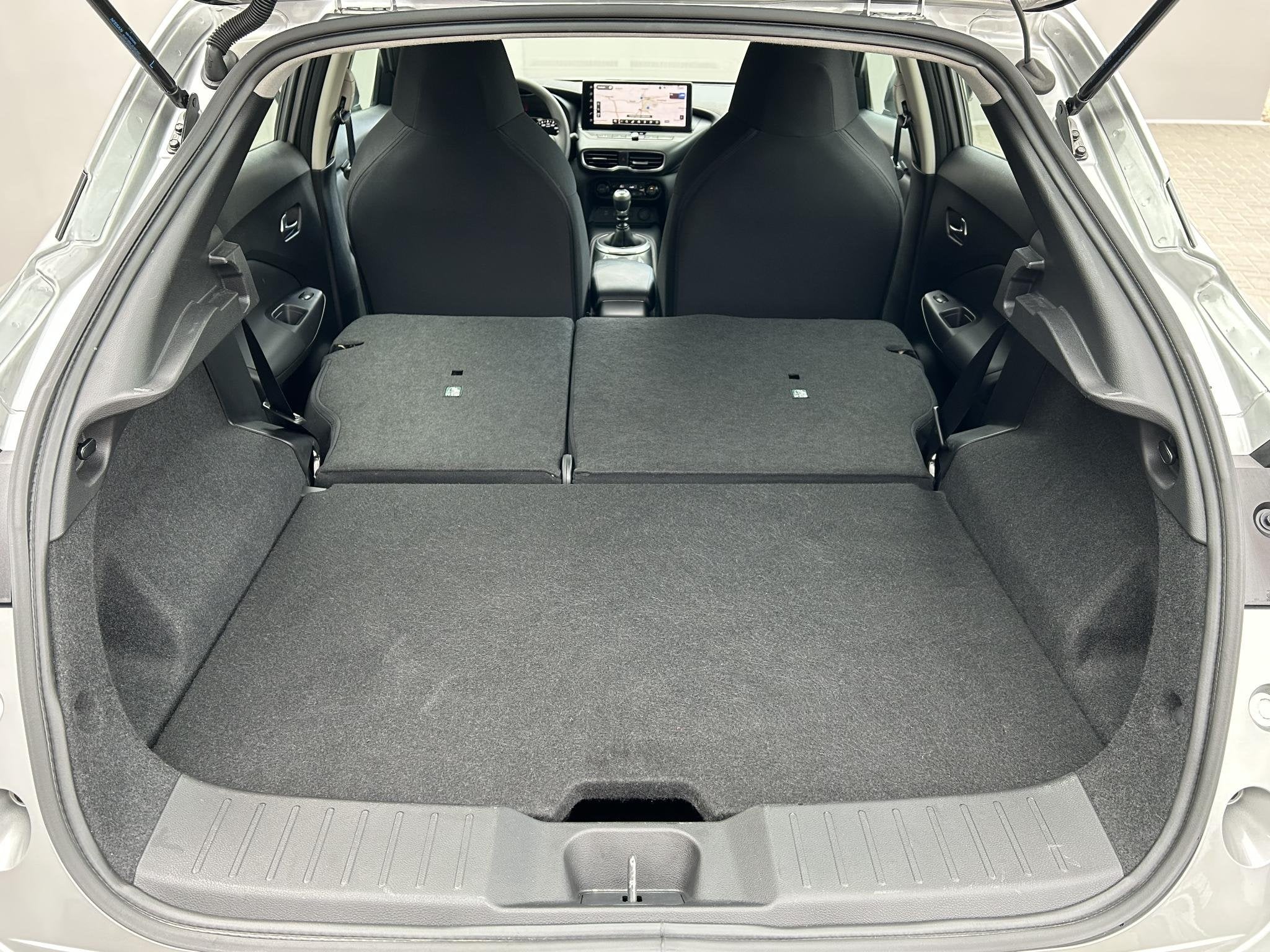 Foto 22 van Nissan Juke 1.0 DIG-T Acenta Handgeschakeld / Allseason band