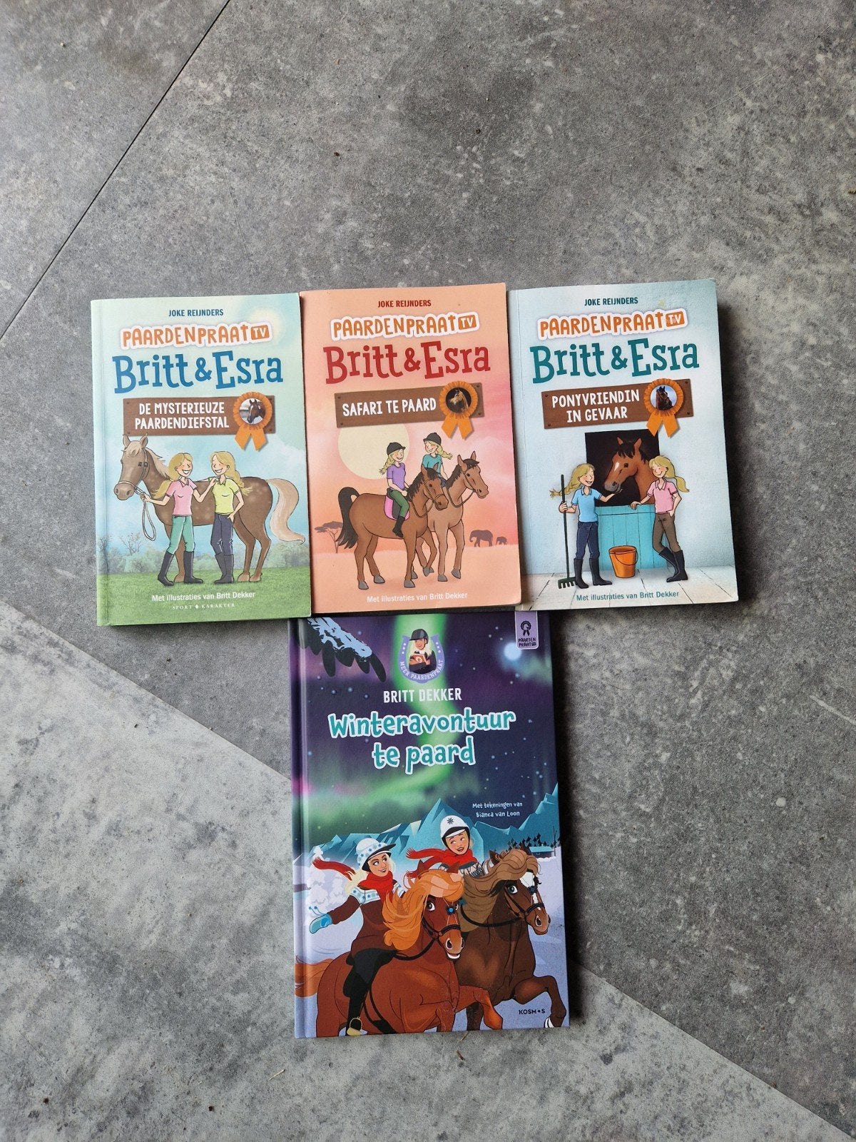 Britt Dekker paarden lees boeken, Ophalen, Zo goed als nieuw