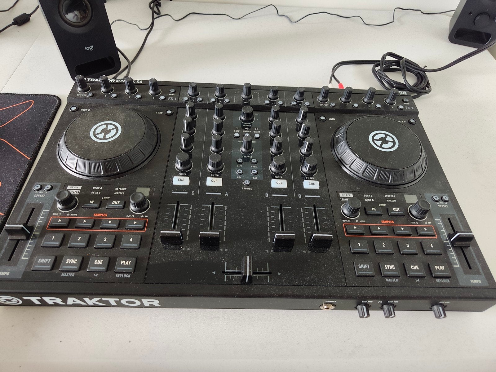 Traktor Kontrol S4
