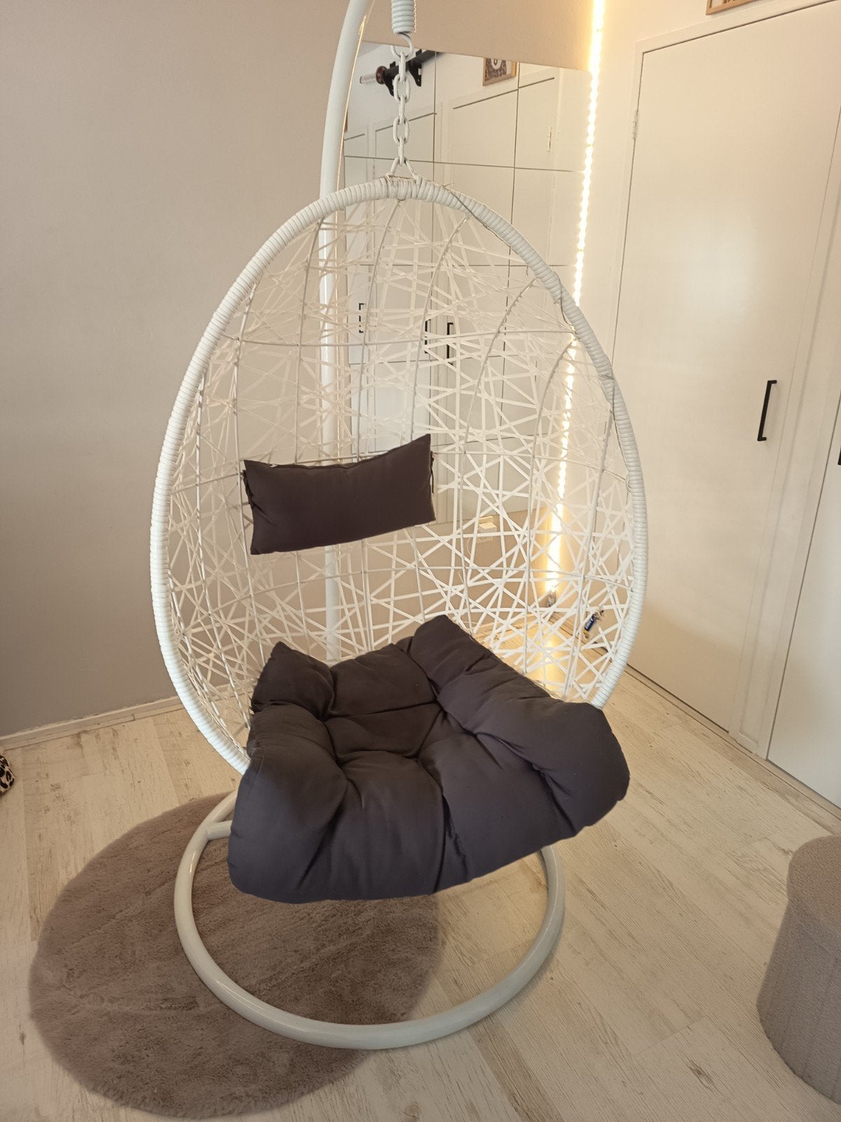 Witte Hangstoel /eistoel met standaard, Ophalen, Modern, Comfortabel, Wit, Zo goed als nieuw