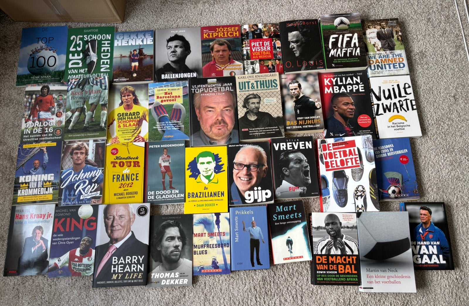 Grote verzameling voetbalboeken (37 stuks), Boeken, Ophalen of Verzenden, Gelezen, Balsport