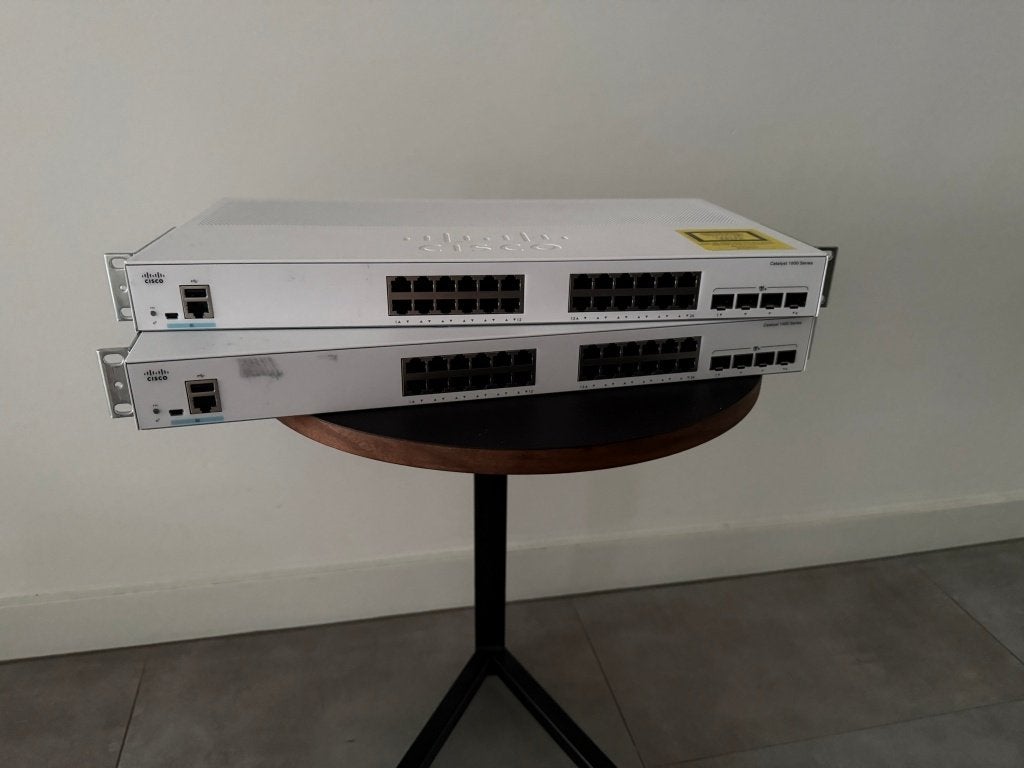 Cisco Catalyst C1000-24T-4X-L, Computers en Software, Ophalen of Verzenden, Zo goed als nieuw