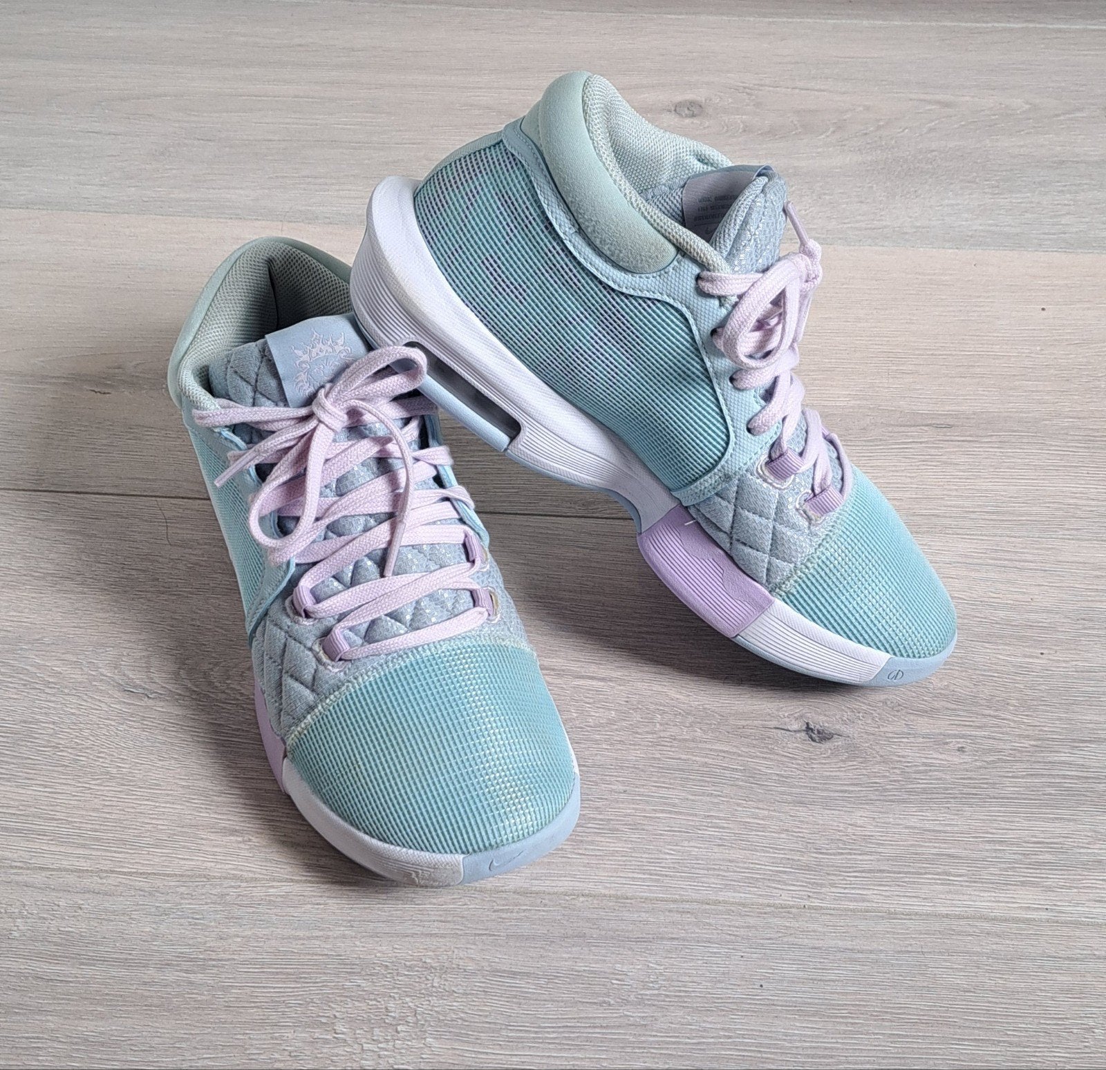 Lebron Witness 8 Easter (EUR 43), Ophalen, Zo goed als nieuw, Schoenen