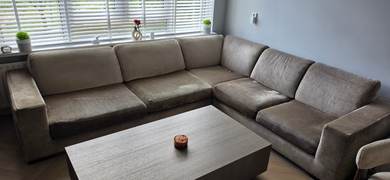 Eric kuster hoekbank, beige/taupe, 260-300 cm, Huis en Inrichting, Banken | Bankstellen, 250 tot 300 cm, Gebruikt, Hoekbank, 75 tot 100 cm