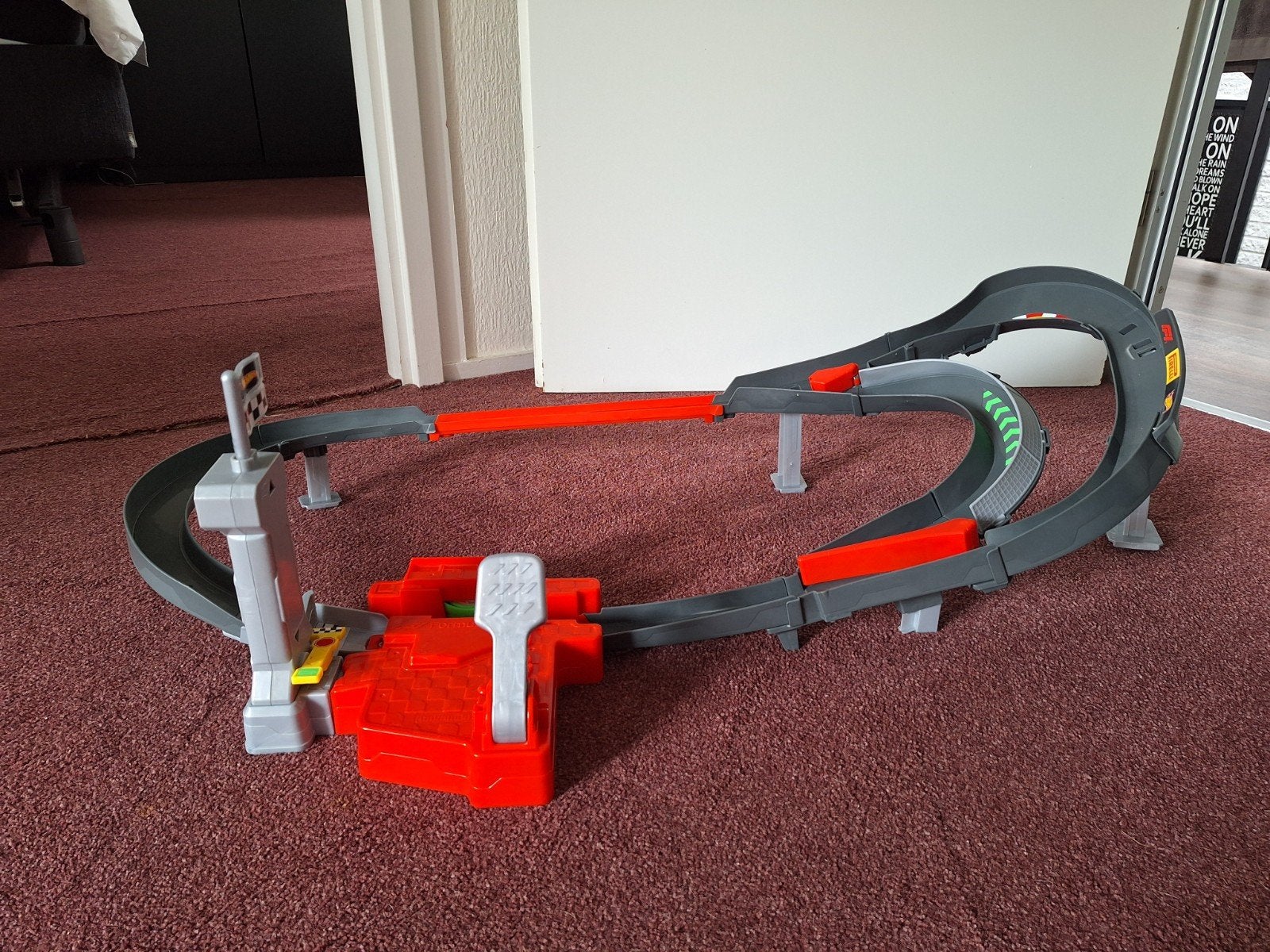 Hot Wheels Racebaan met 3 auto's, Kinderen en Baby's, Speelgoed | Racebanen, Ophalen, Zo goed als nieuw, Handmatig, Racebaan