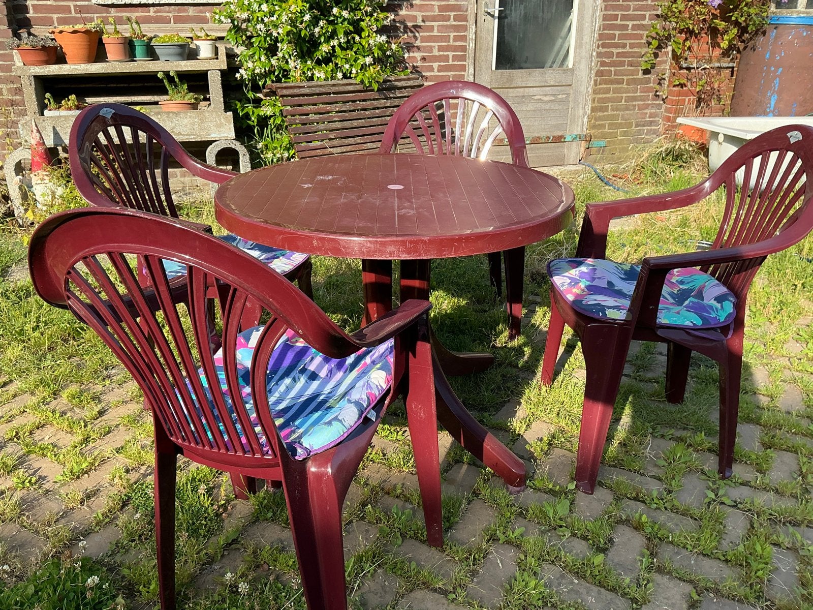 Tuinset kunststof met tafel en 4 stoelen met kussens, Tuin en Terras, Tuinsets en Loungesets, Ophalen, 4 zitplaatsen, Kunststof