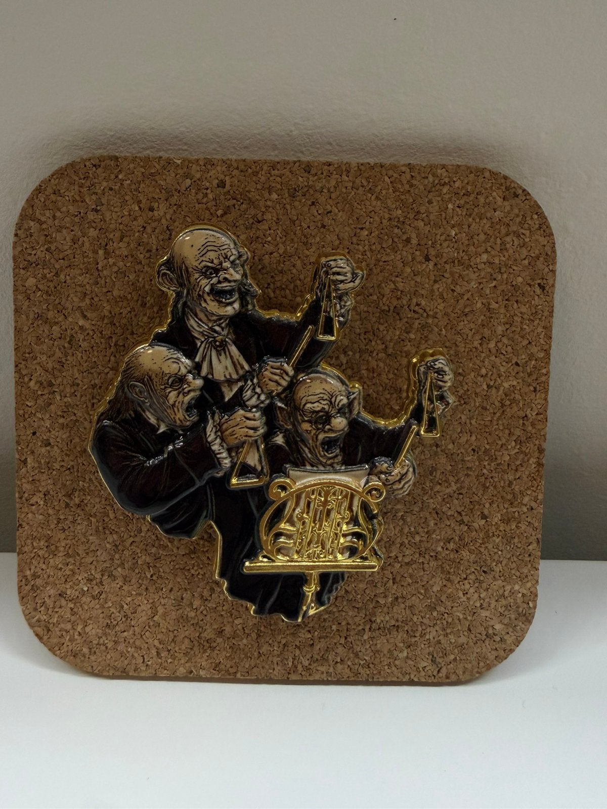 Efteling pin Danse Macabre  Trio Triangolo (Fanmade), Verzamelen, Verzenden