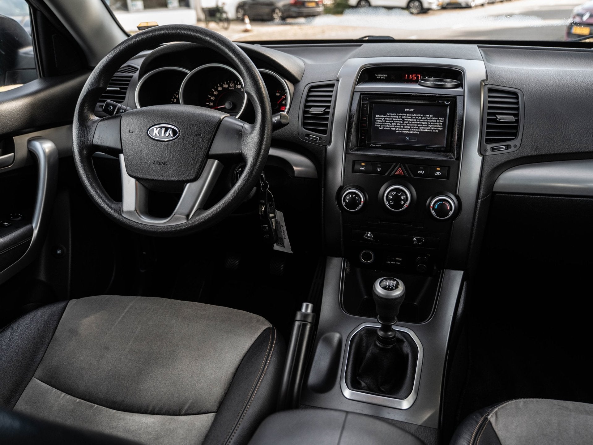 Kia Sorento 2.4 X-tra | NAVIGATIE | TREKHAAK | AIRCO | XENON, Auto's, Voorwielaandrijving, Zwart, 4 cilinders, 2000 kg