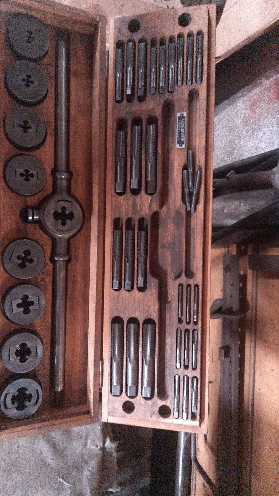 Tappen en snijijzers set in houten kist - Skandia Tools, Doe-het-zelf en Verbouw, Gereedschap | Handgereedschap, Ophalen, Gebruikt