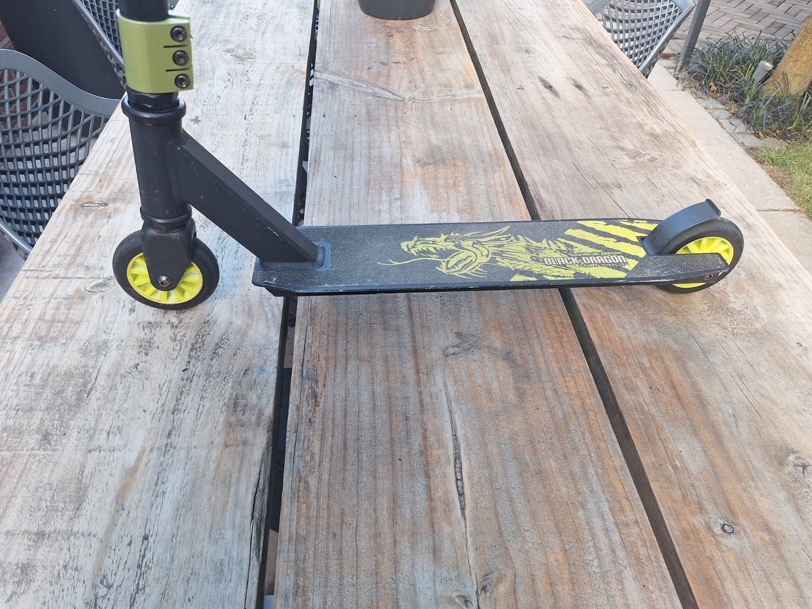 Stuntstep Black Dragon met gele wielen, Fietsen en Brommers, Steps, Ophalen, Gebruikt, Gewone step, Black Dragon