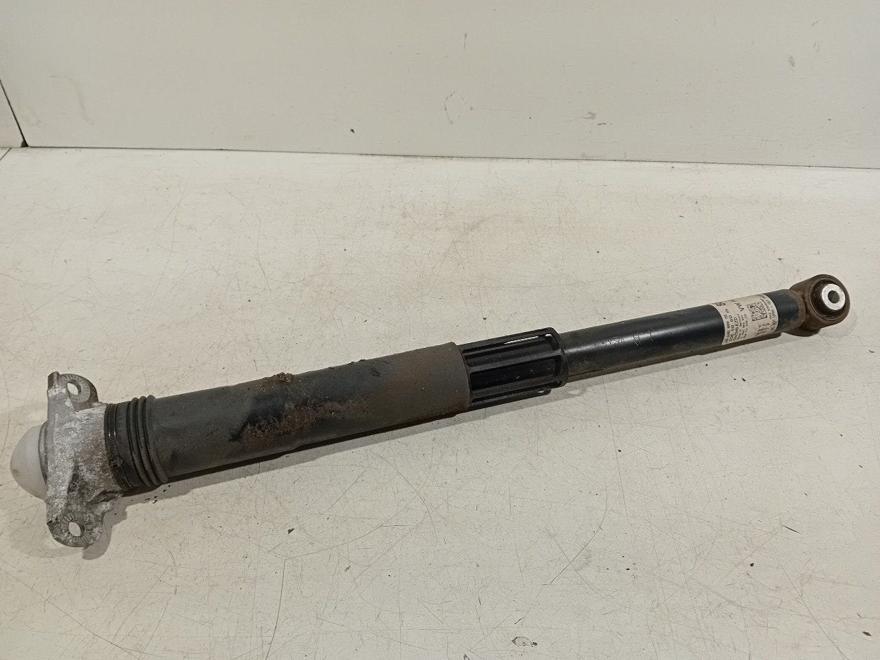 Schokbreker links achter Volkswagen Golf, Onderdelen@venauto.nl, Van der Ven Autorecycling B.V., Gebruikt, Ettenseweg 76, 4706 PB Roosendaal, The Netherlands