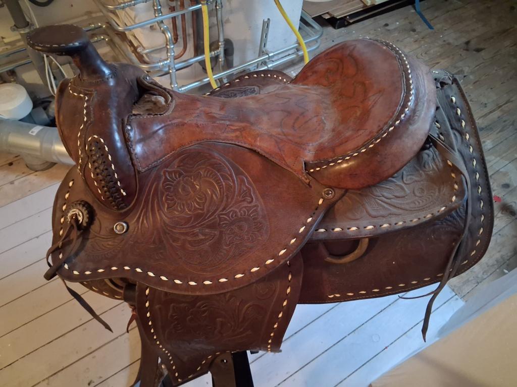 Leren westernzadel ter recreatie of decoratie, Ophalen, Gebruikt, Western