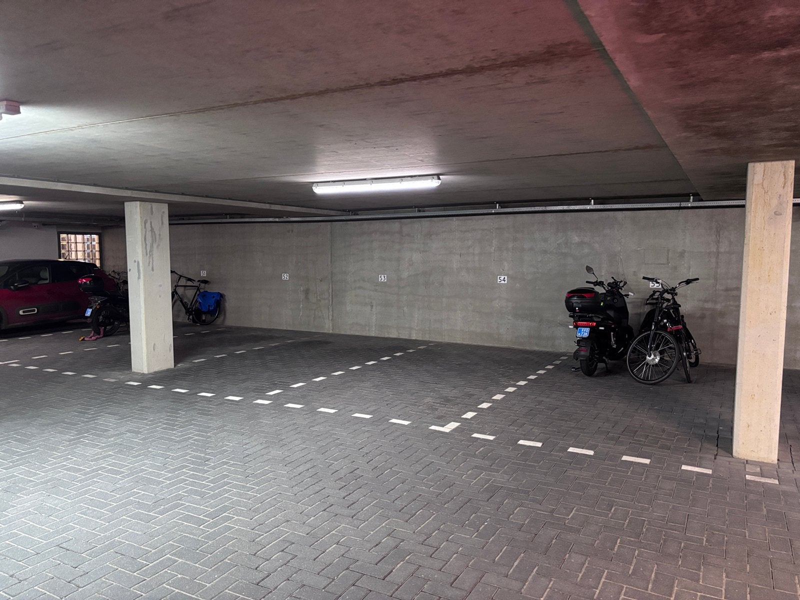 Parkeerplaats Scheveningen te huur, binnen en afgesloten, Den Haag
