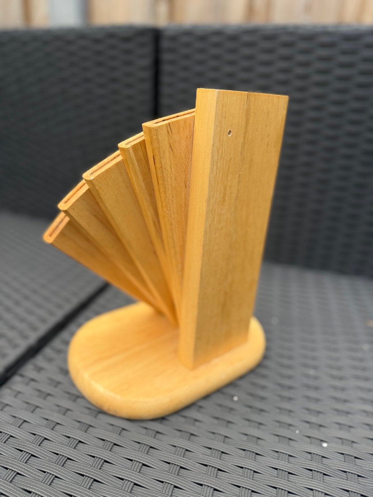 Houten messenblok / messenhouder in waaiervorm voor 5 messen, Overige typen, Hout, Ophalen of Verzenden, Zo goed als nieuw