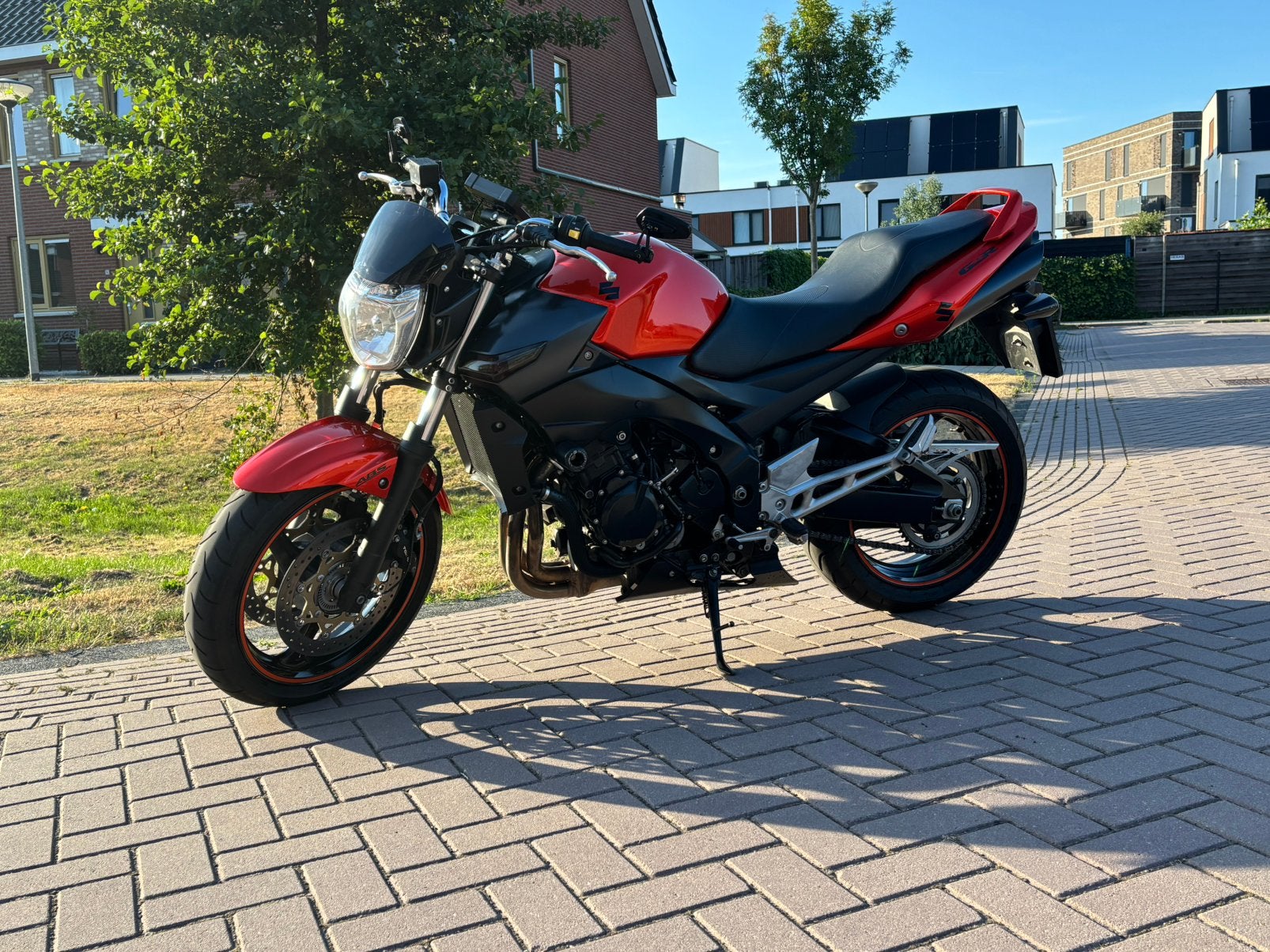 Suzuki GSR 600, Particulier, Naked bike