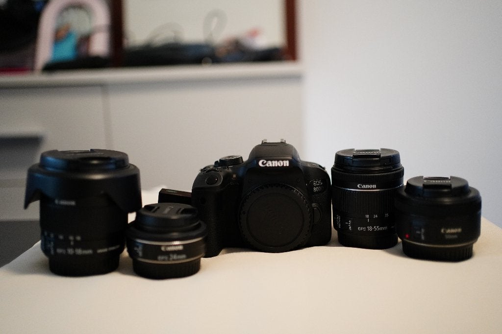 Canon 800D with 50mm, 24mm, 10-18mm and 18-55mm + battery, Audio, Tv en Foto, Ophalen, Canon, Zo goed als nieuw, Accu