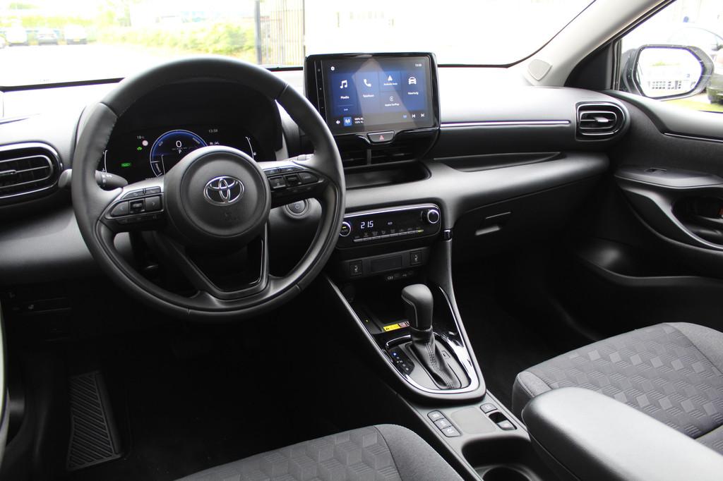 Toyota Yaris 1.5 Hybrid 115 Dynamic Plus | Rijklaar | Stoel-, 12 maanden, Zwart, Wit, Hybride Elektrisch/Benzine