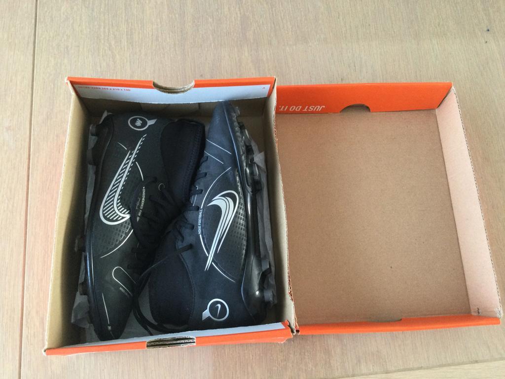 Nike voetbal schoenen maat 38, Maat XS of kleiner, Ophalen of Verzenden, Zo goed als nieuw, Schoenen