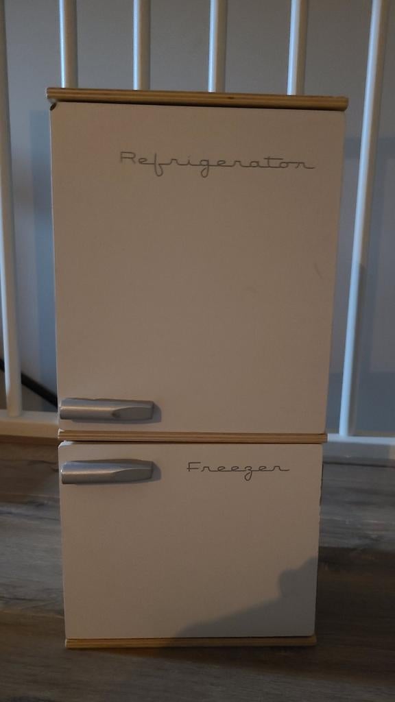 Houten speelgoed koelkast Petite Amélie, Kinderen en Baby's, Speelgoed | Houten speelgoed, Ophalen, Gebruikt, Meubelstuk of Keukentje
