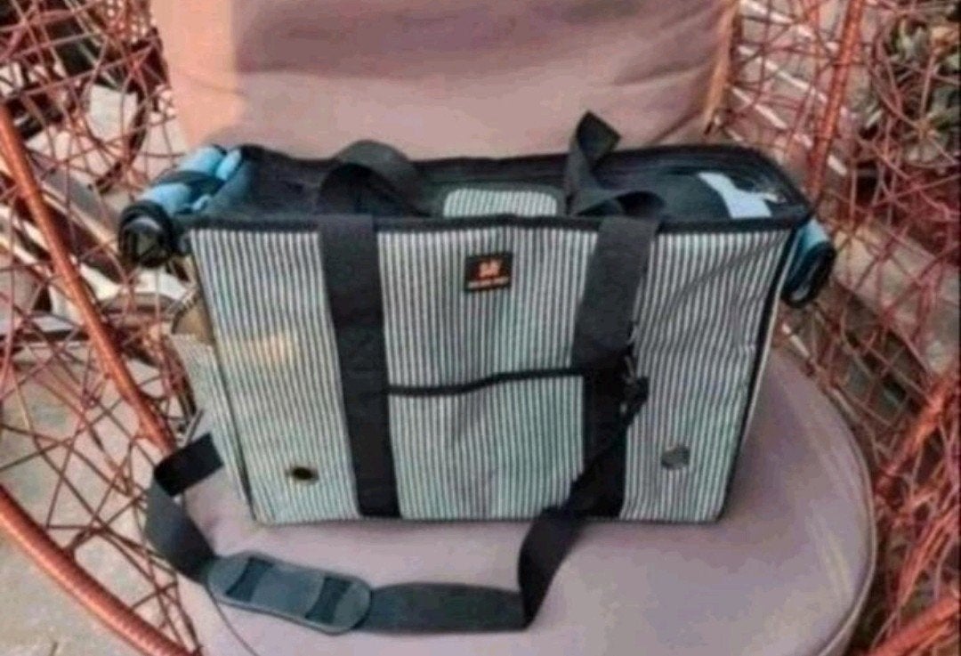 DODO PET Pet Carrier en Transport Schoudertas.
Maat Medium., Ophalen of Verzenden