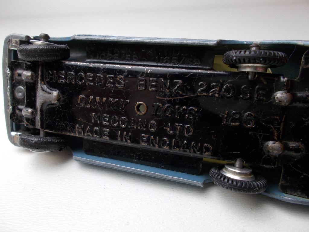1962 Dinky Toys 186 MERCEDES-BENZ 220 SE (-H-), Ophalen of Verzenden, Gebruikt, Auto, Dinky Toys