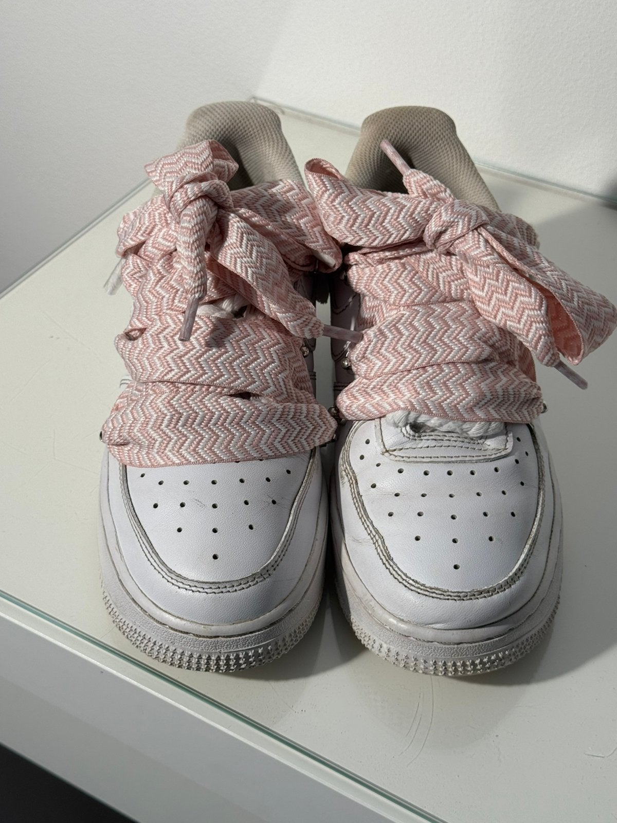 Custom detailed Nike Air Force One maat 38.5, Ophalen of Verzenden, Gedragen, Wit, Sportschoenen