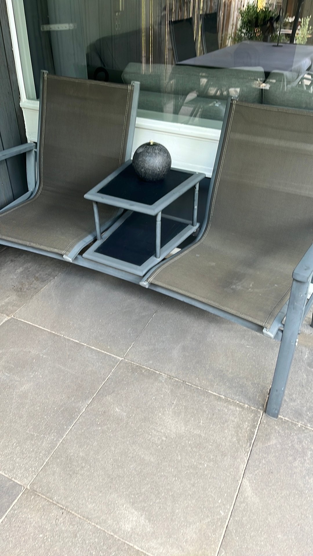 Tafeltje met twee vaste stoelen, Tuin en Terras, Tuinstoelen, Ophalen, Gebruikt