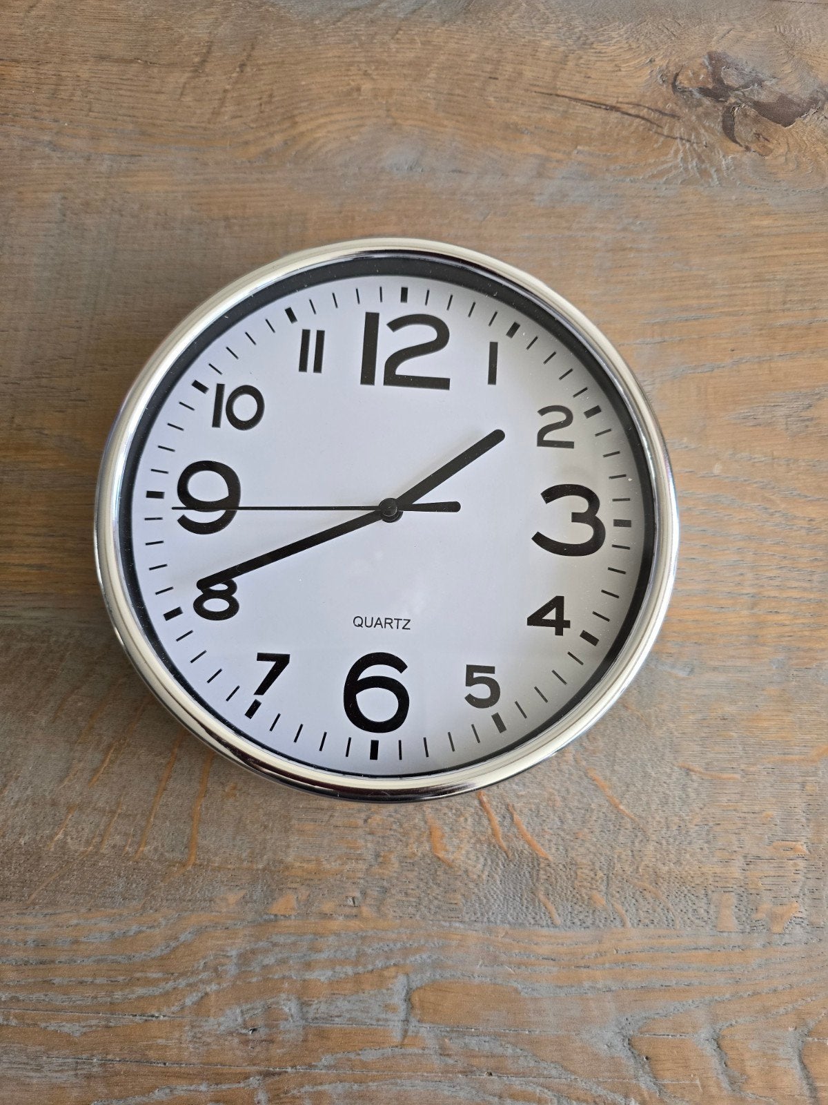 Stijlvolle Quartz Wandklok - Zilverkleurig, Analoog, Analoog, Werkt op batterijen, Nieuw, Ophalen of Verzenden