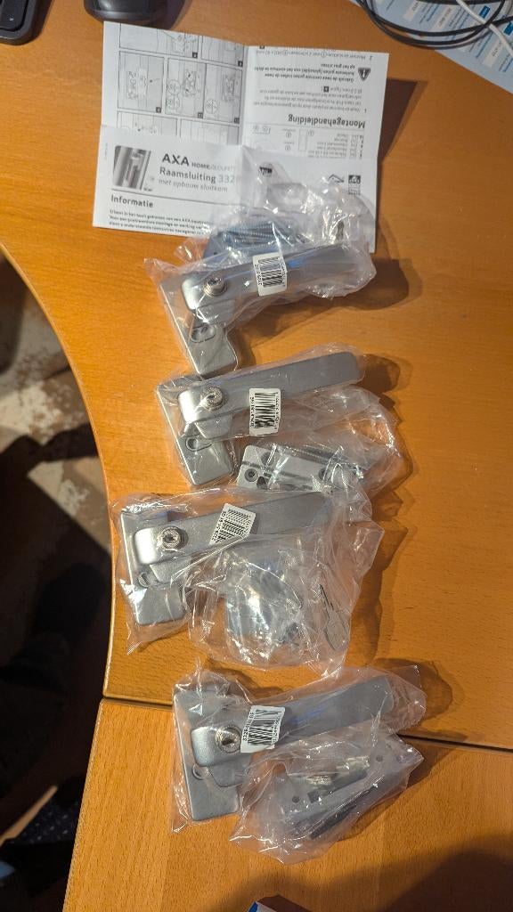 4x AXA Raamsluiting 3329, Ophalen of Verzenden, Zo goed als nieuw, Rvs, Slot