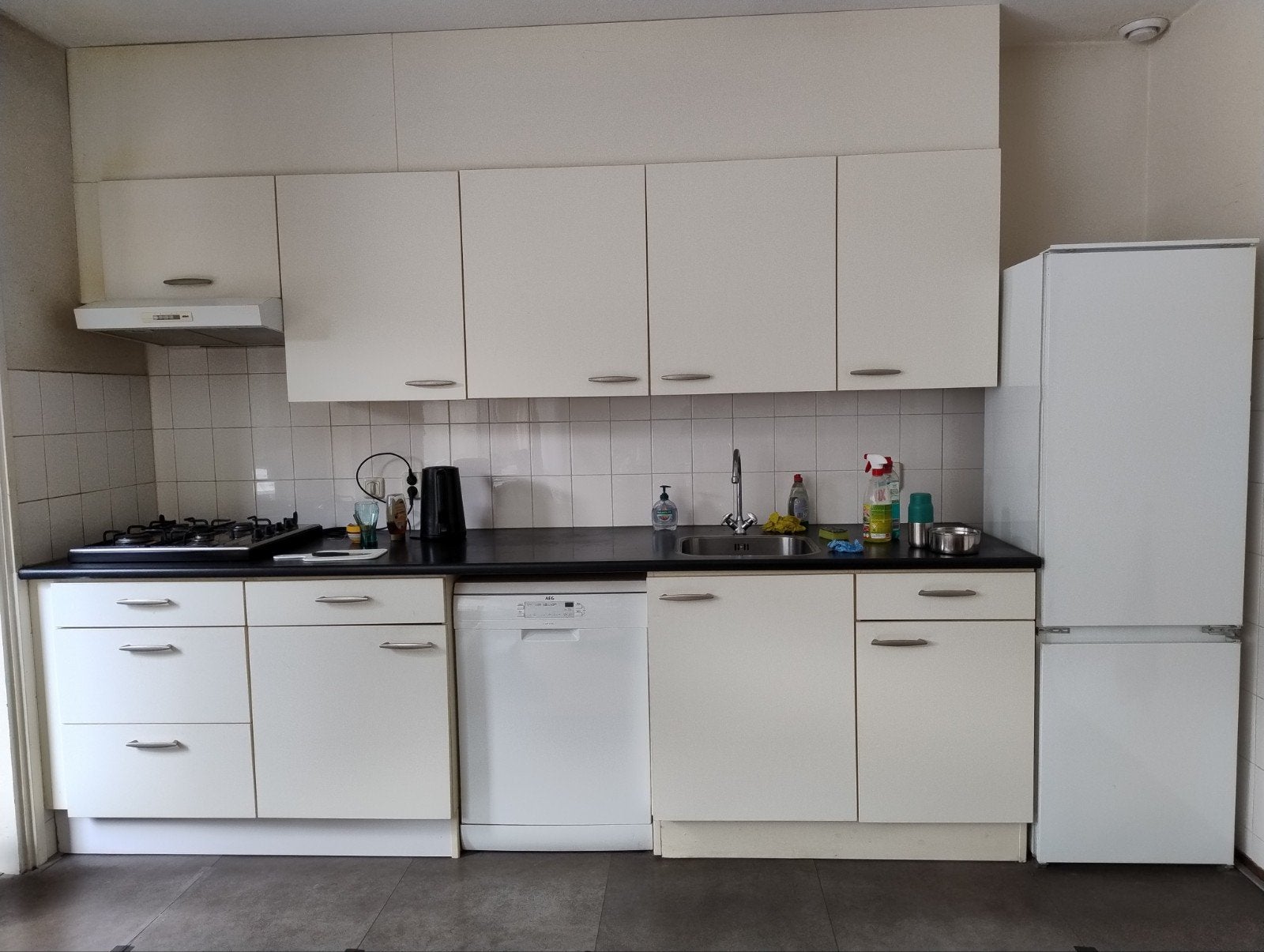 Keuken - Keller - Crème, Ophalen, Gebruikt, Enkelwandige keuken, Kunststof