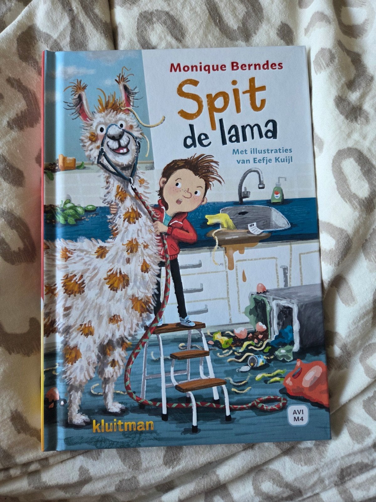 Monique Berndes - Spit de lama, Fictie algemeen, Ophalen of Verzenden, Zo goed als nieuw, Monique Berndes