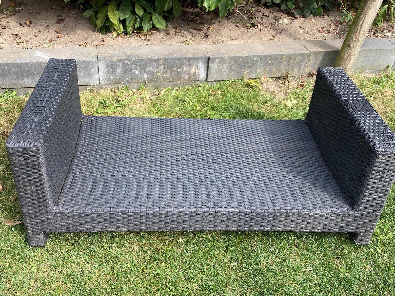 Tafel voor bij de loungebank, Tuin en Terras, Ophalen, Gebruikt