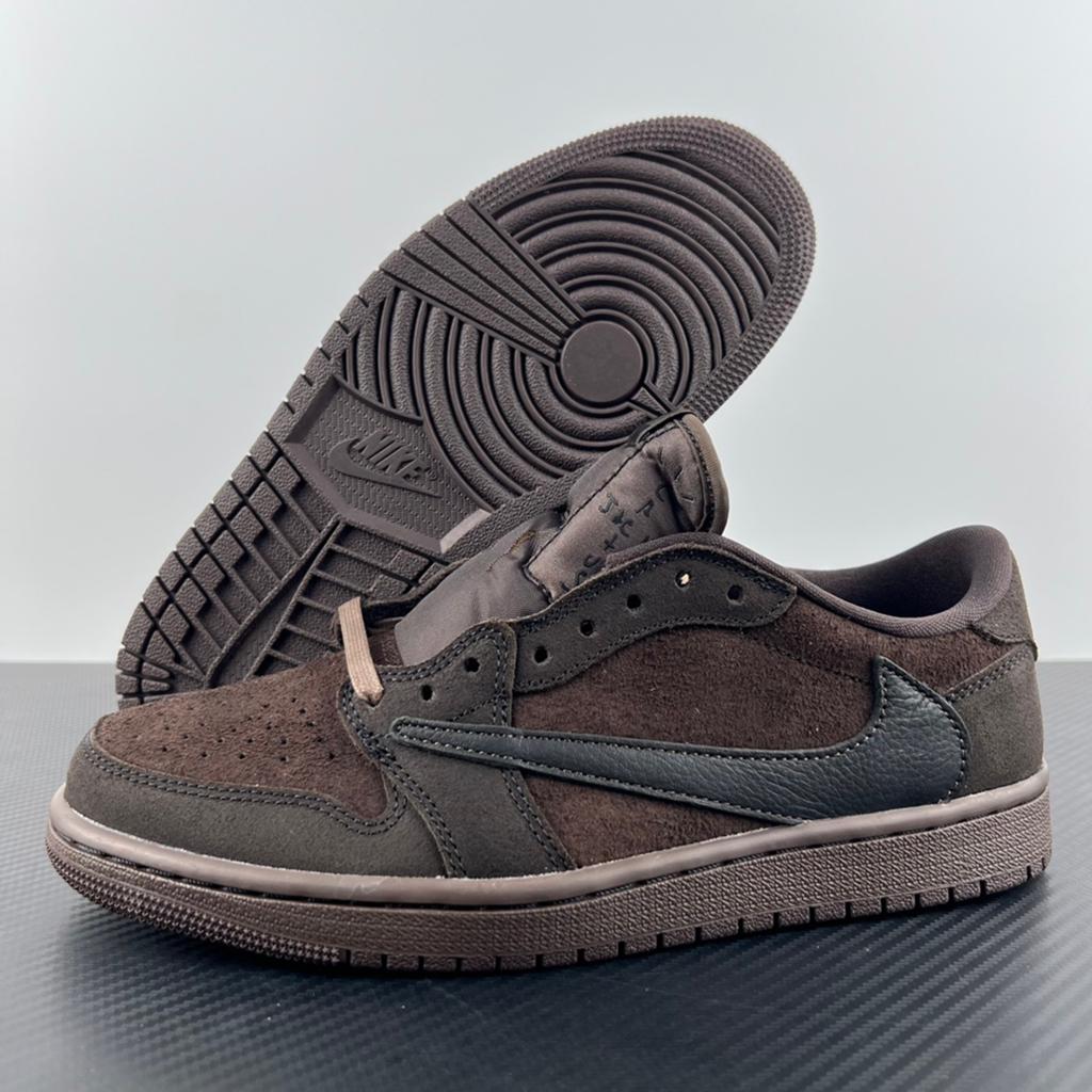 Travis Scott x Air Jordan 1 Retro Low OG 'Velvet Brown', Bruin, Nieuw, Ophalen of Verzenden, Sneakers of Gympen