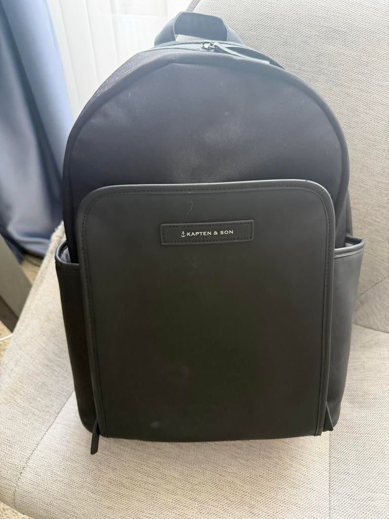 Kapten & Son Rugzak Zwart - Stijlvol en Compact, 25 tot 40 cm, Zo goed als nieuw, 30 tot 45 cm, Ophalen