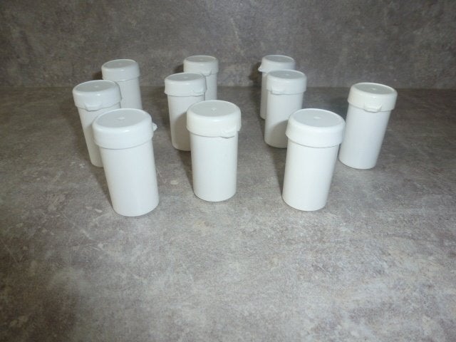 NIEUW 30 kleine witte opbergpotjes Zeer handig voor kraaltje, Ophalen of Verzenden, Nieuw