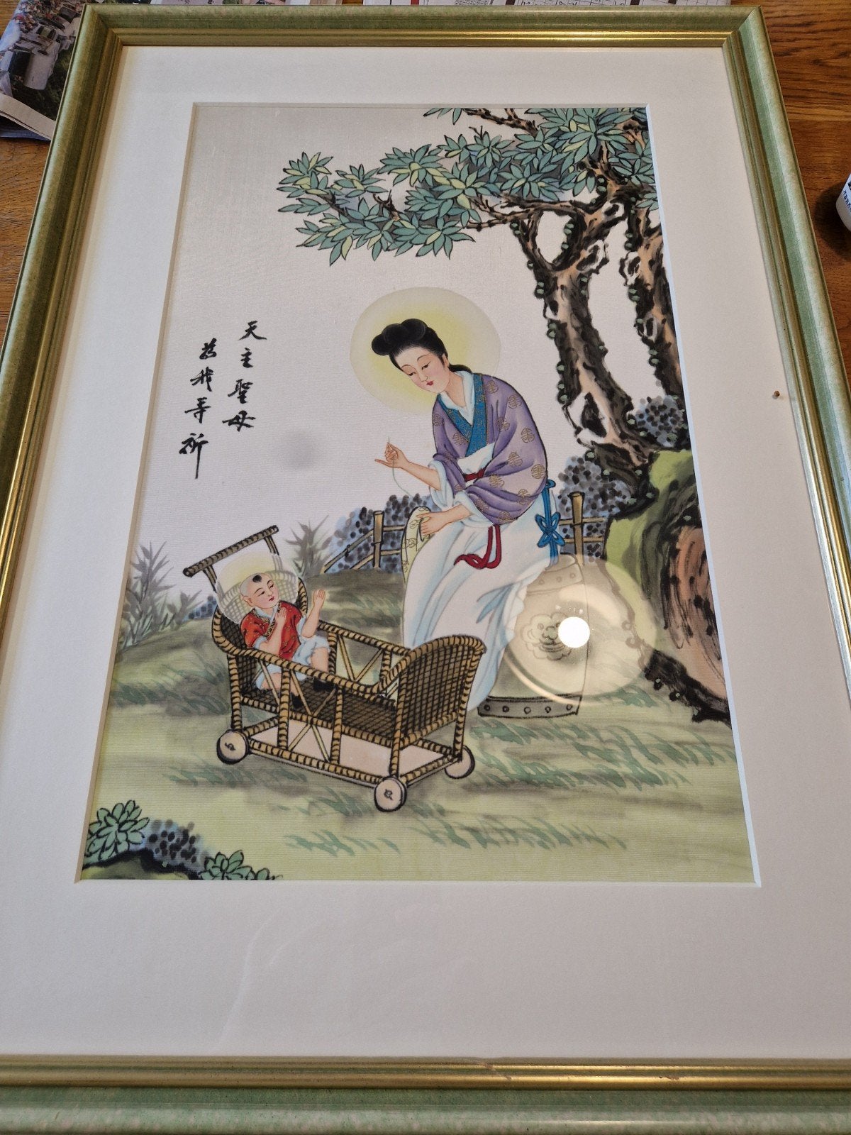 Oosters schilderij: Vrouw met kind in kinderwagen, Antiek en Kunst, Ophalen, Ingelijst, Aquarel, Doek